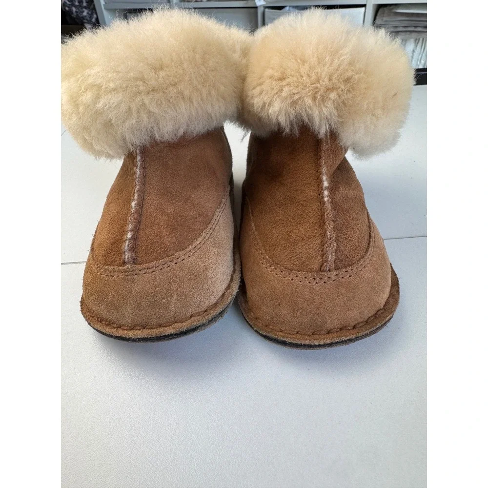 UGG Australia Shearling Suede Sheepskin Fur Lined Baby Moccasins M‎